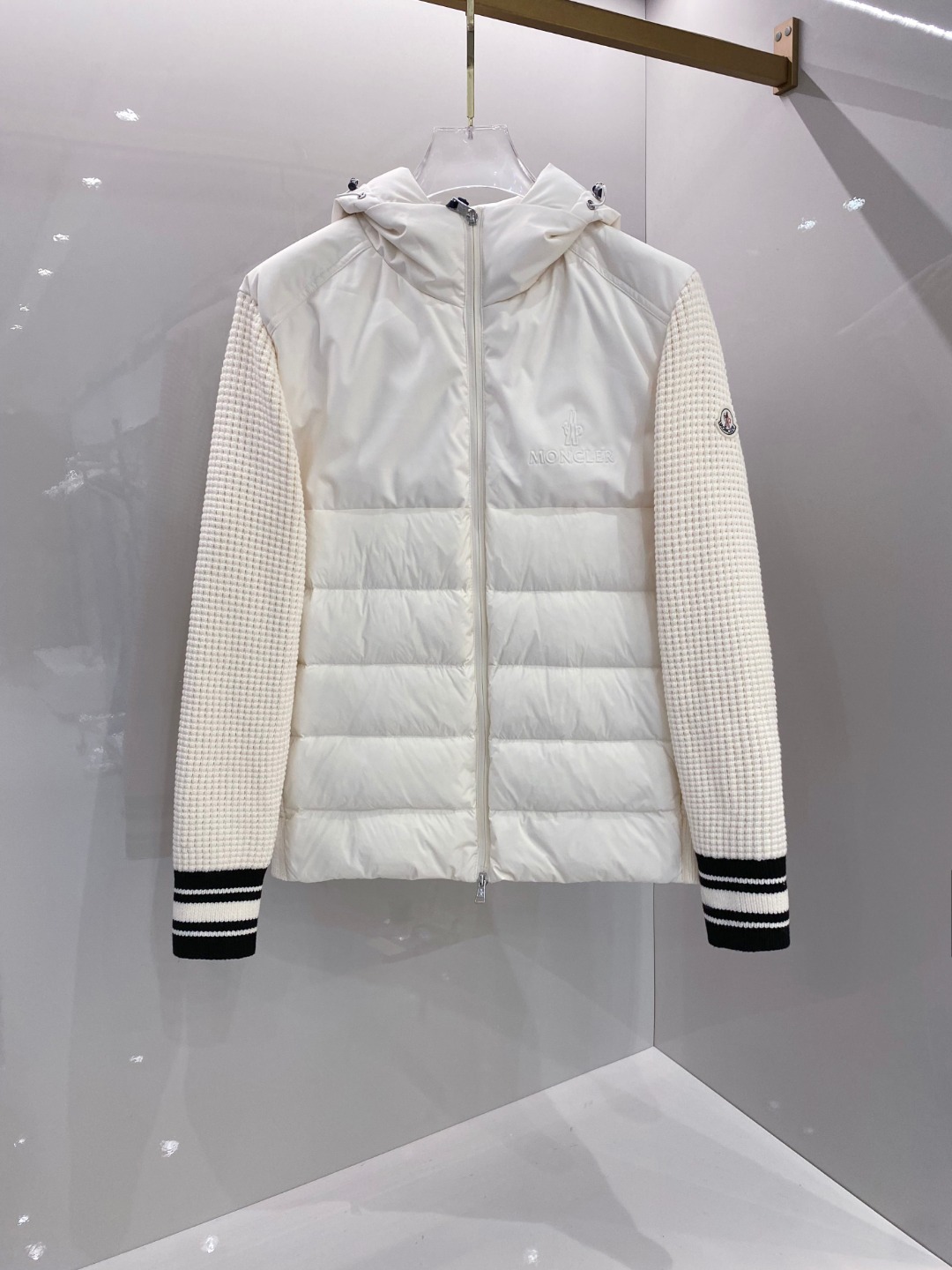 Moncler 蒙口 2025年秋冬新款羽绒服，针织连帽拼接羽绒服采用新国标95白鸭绒，秋冬新品内搭神器