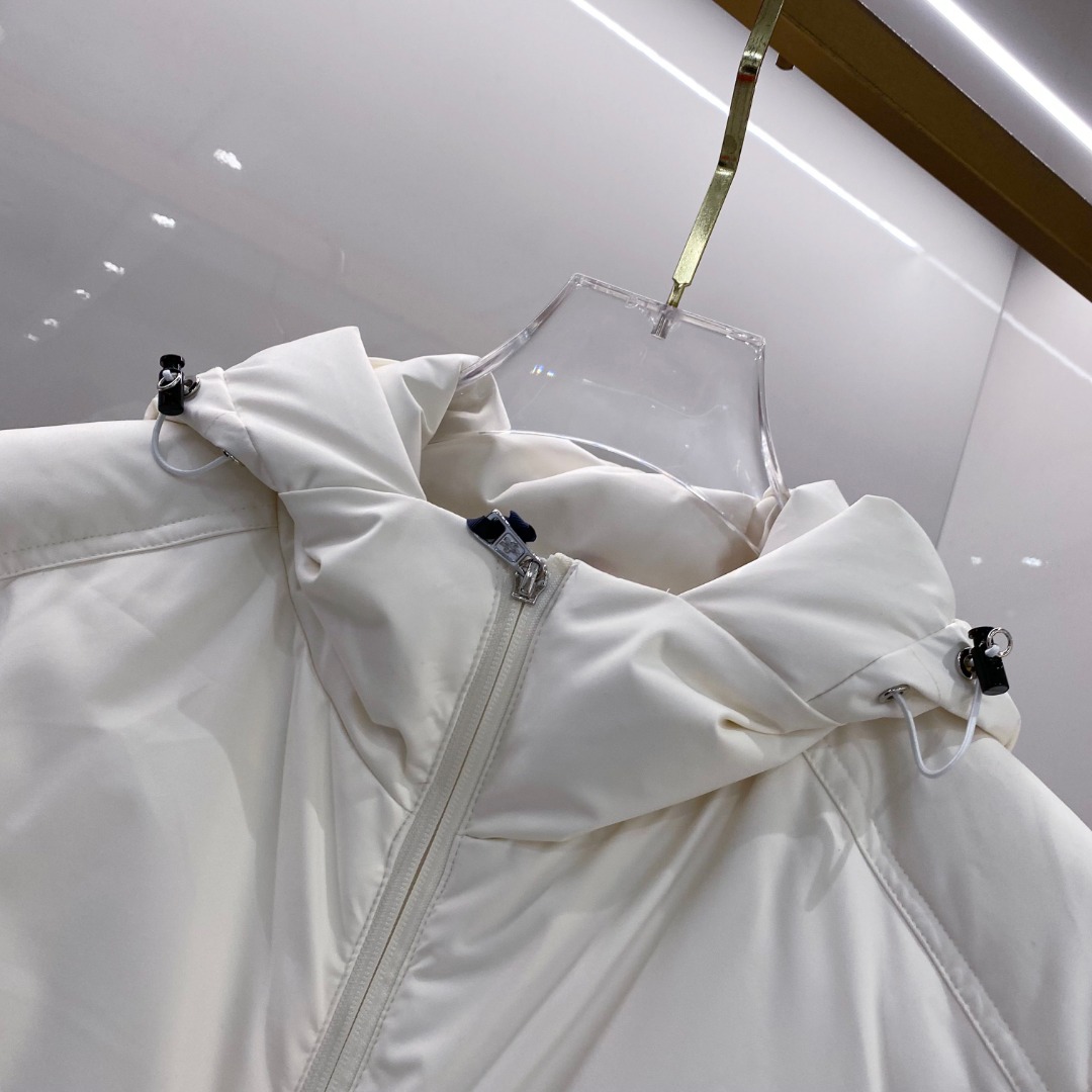 Moncler 蒙口 2025年秋冬新款羽绒服，针织连帽拼接羽绒服采用新国标95白鸭绒，秋冬新品内搭神器