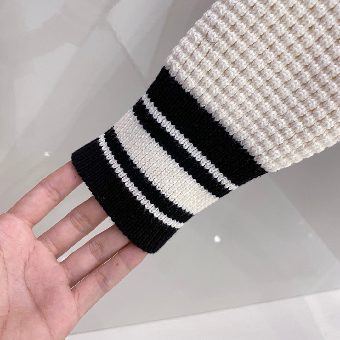 Moncler 蒙口 2025年秋冬新款羽绒服，针织连帽拼接羽绒服采用新国标95白鸭绒，秋冬新品内搭神器