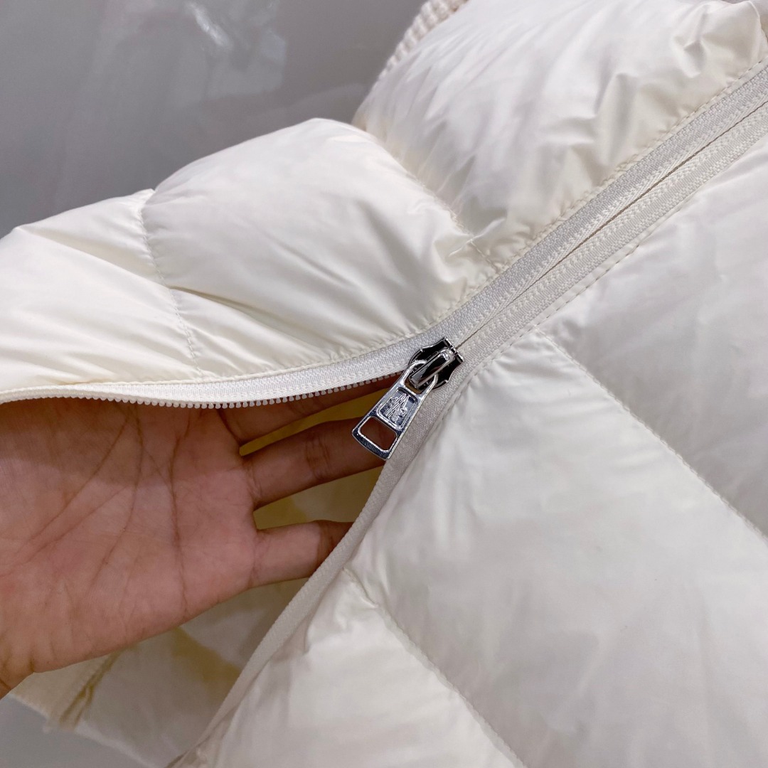 Moncler 蒙口 2025年秋冬新款羽绒服，针织连帽拼接羽绒服采用新国标95白鸭绒，秋冬新品内搭神器