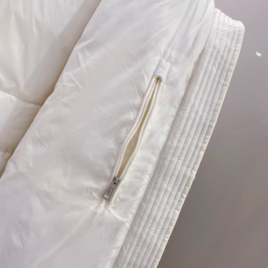 Moncler 蒙口 2025年秋冬新款羽绒服，针织连帽拼接羽绒服采用新国标95白鸭绒，秋冬新品内搭神器