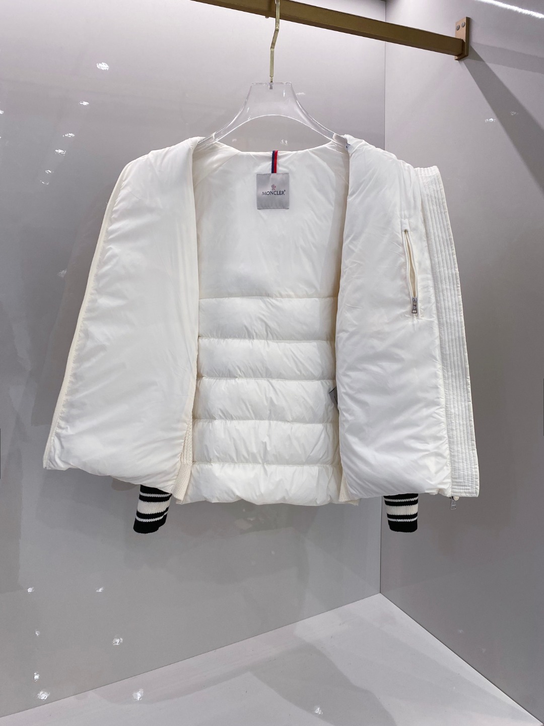Moncler 蒙口 2025年秋冬新款羽绒服，针织连帽拼接羽绒服采用新国标95白鸭绒，秋冬新品内搭神器