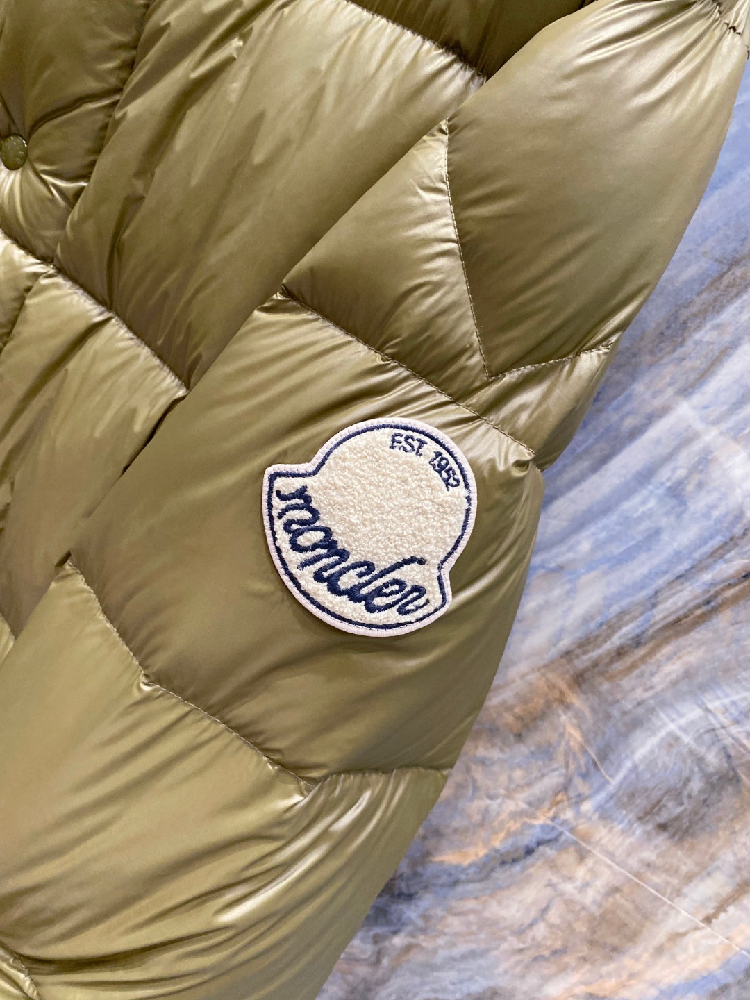 【鹅绒】Moncler 蒙口高端品鉴臻品！欧标90保暖白鹅绒填充男士羽绒服外套整体的造型设计依然传承了M