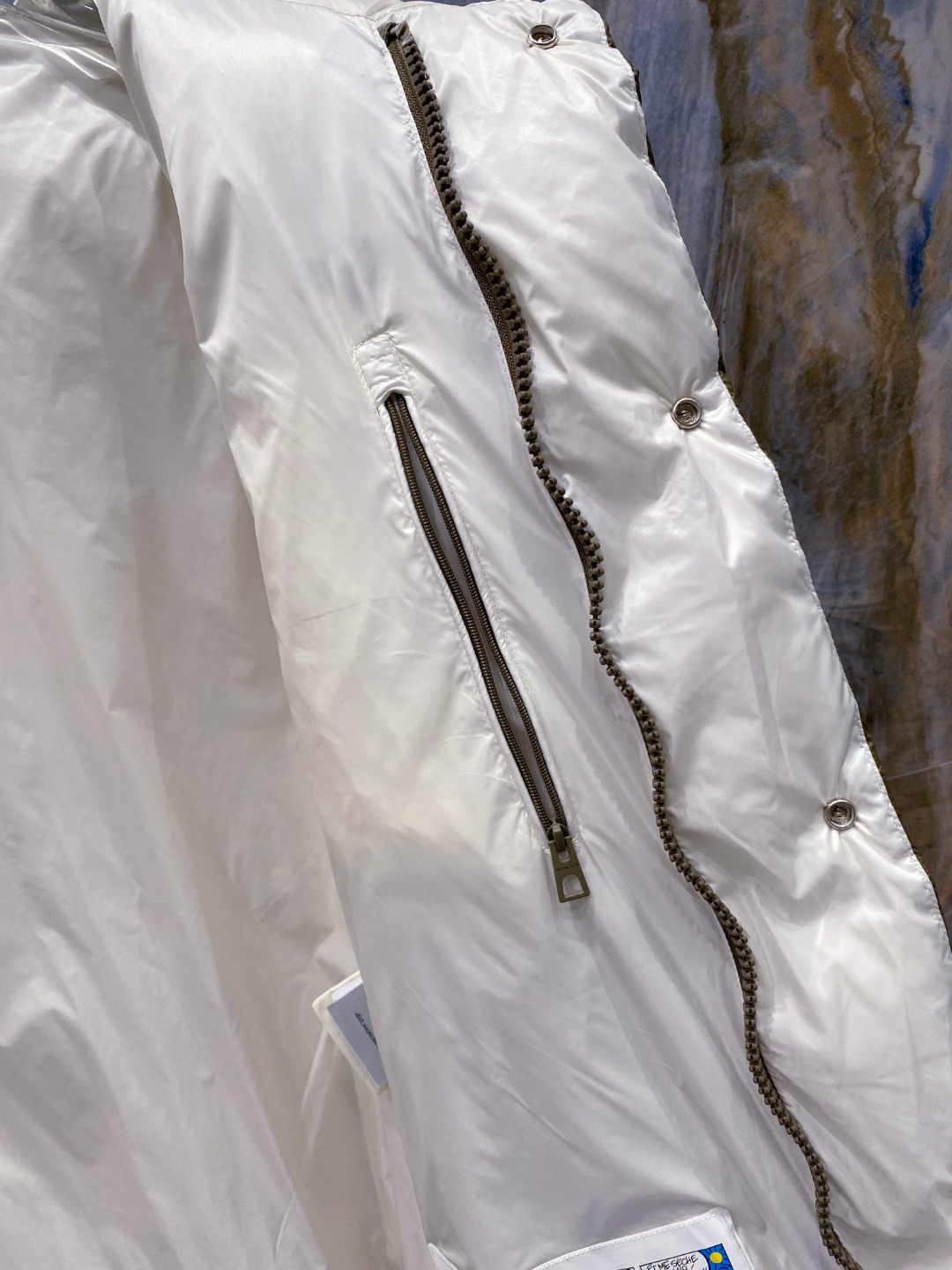 【鹅绒】Moncler 蒙口高端品鉴臻品！欧标90保暖白鹅绒填充男士羽绒服外套整体的造型设计依然传承了M