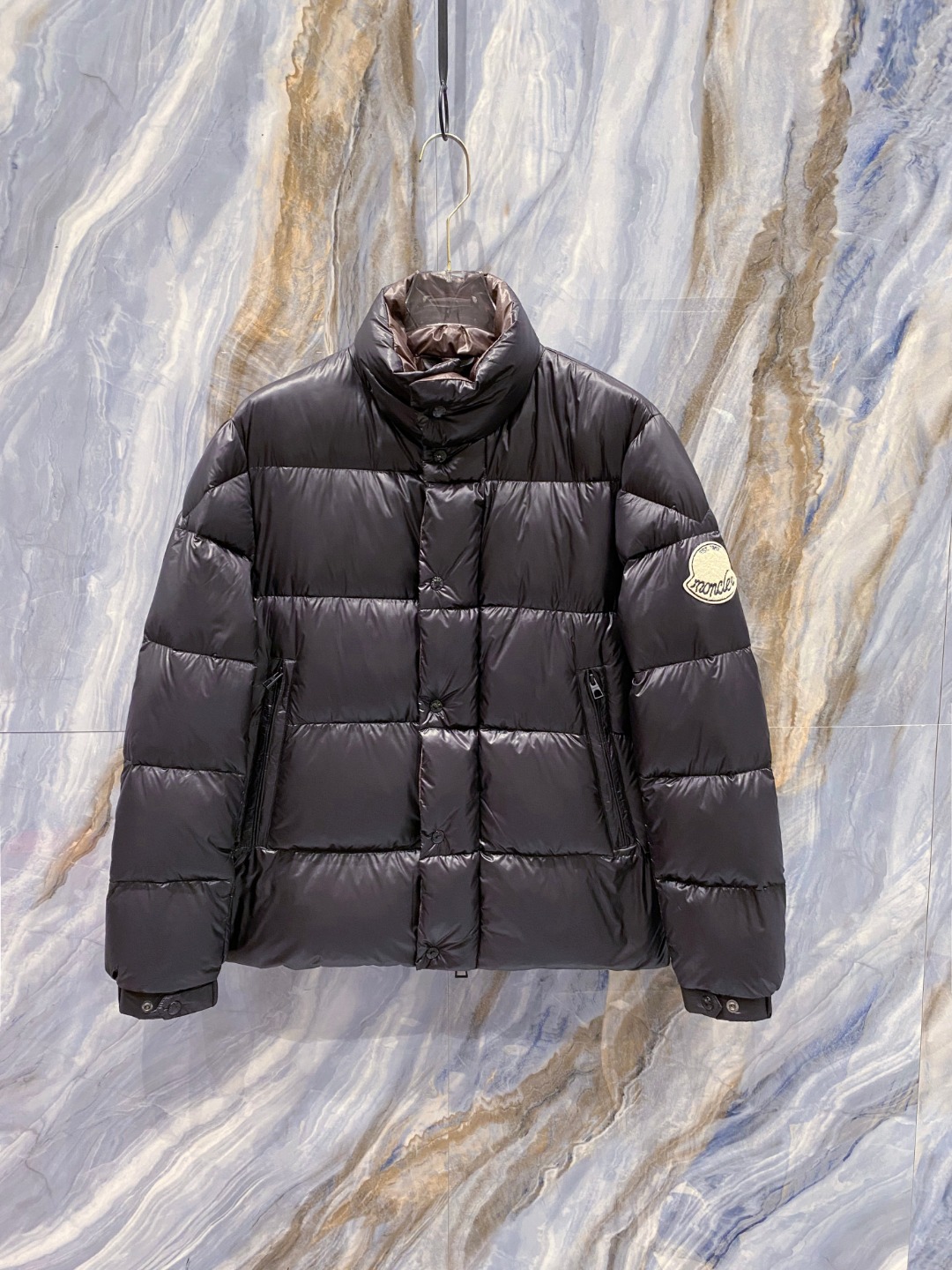 【鹅绒】Moncler 蒙口高端品鉴臻品！欧标90保暖白鹅绒填充男士羽绒服外套整体的造型设计依然传承了M
