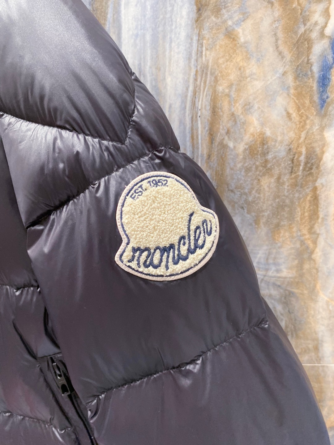 【鹅绒】Moncler 蒙口高端品鉴臻品！欧标90保暖白鹅绒填充男士羽绒服外套整体的造型设计依然传承了M