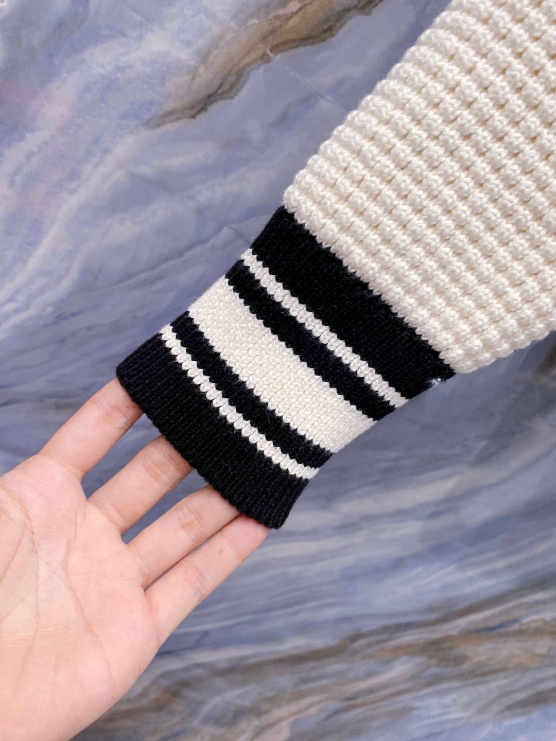 Moncler 蒙口 2025年秋冬新款羽绒服，针织连帽拼接羽绒服采用新国标95白鸭绒，秋冬新品内搭神器