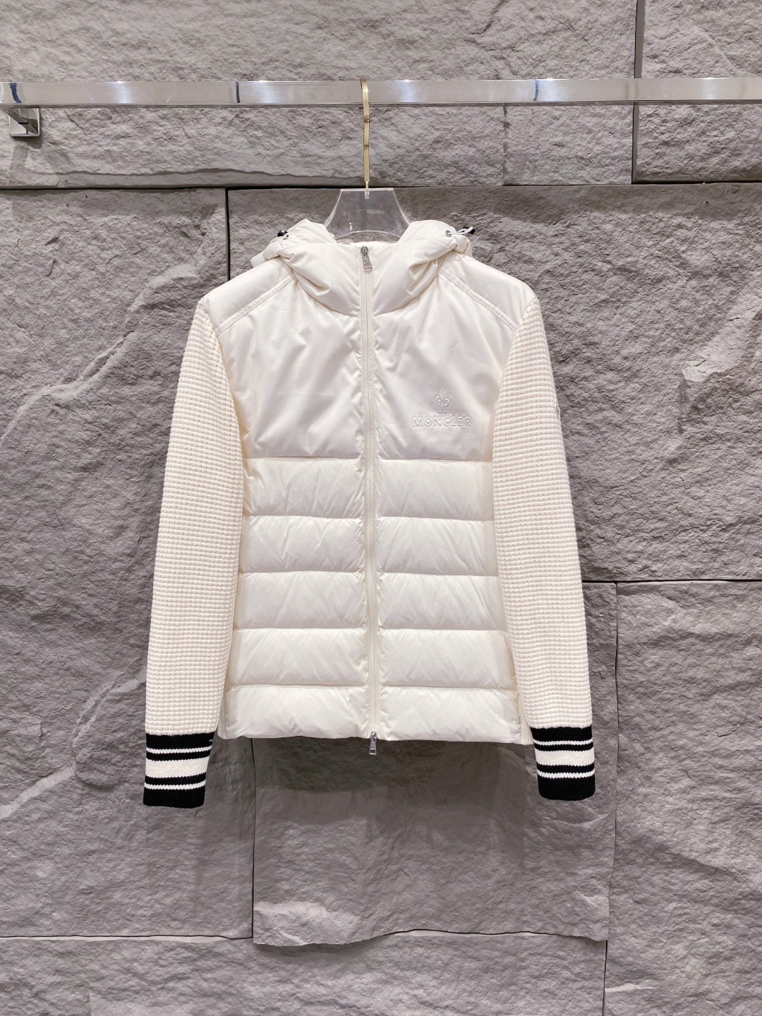 Moncler 蒙口 2025年秋冬新款羽绒服，针织连帽拼接羽绒服采用新国标95白鸭绒，秋冬新品内搭神器