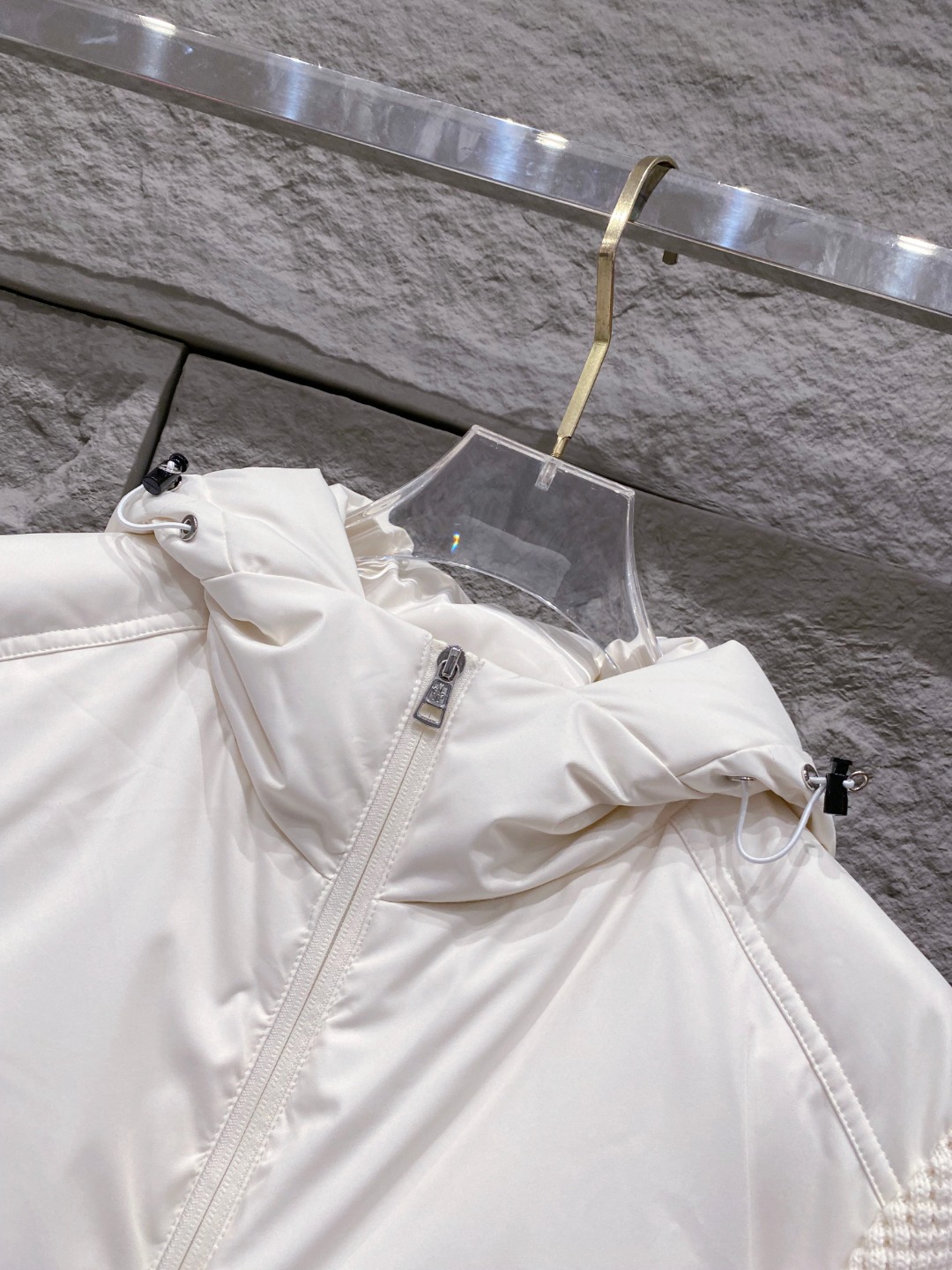 Moncler 蒙口 2025年秋冬新款羽绒服，针织连帽拼接羽绒服采用新国标95白鸭绒，秋冬新品内搭神器