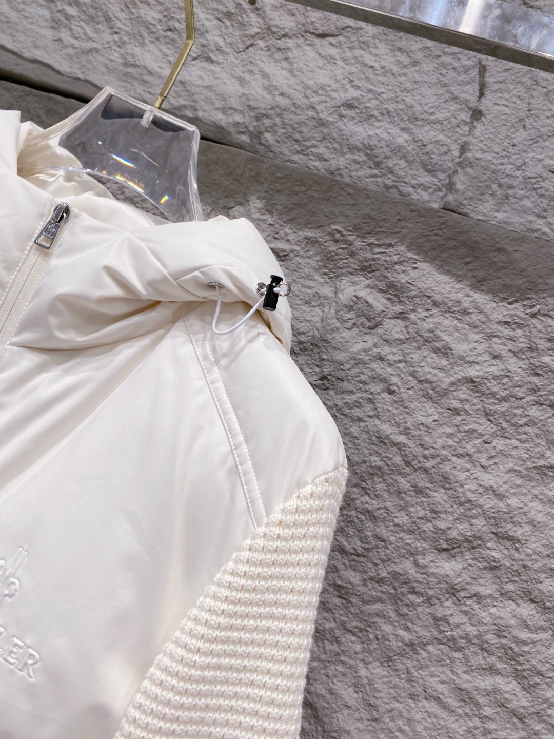 Moncler 蒙口 2025年秋冬新款羽绒服，针织连帽拼接羽绒服采用新国标95白鸭绒，秋冬新品内搭神器