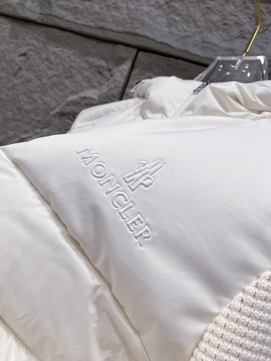 Moncler 蒙口 2025年秋冬新款羽绒服，针织连帽拼接羽绒服采用新国标95白鸭绒，秋冬新品内搭神器