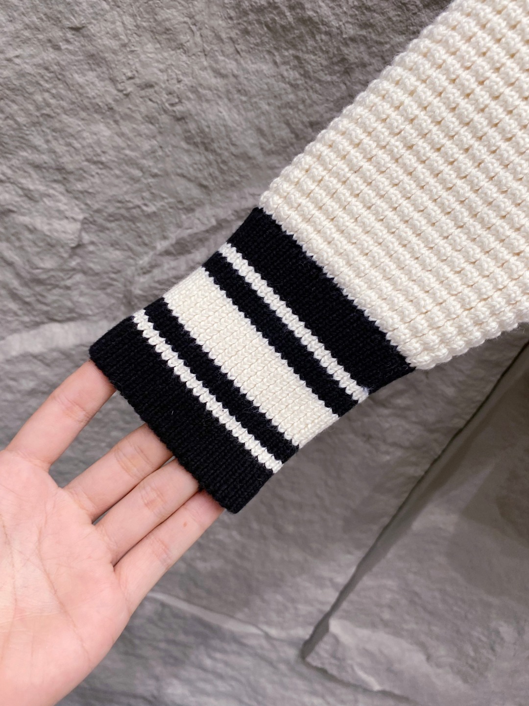 Moncler 蒙口 2025年秋冬新款羽绒服，针织连帽拼接羽绒服采用新国标95白鸭绒，秋冬新品内搭神器