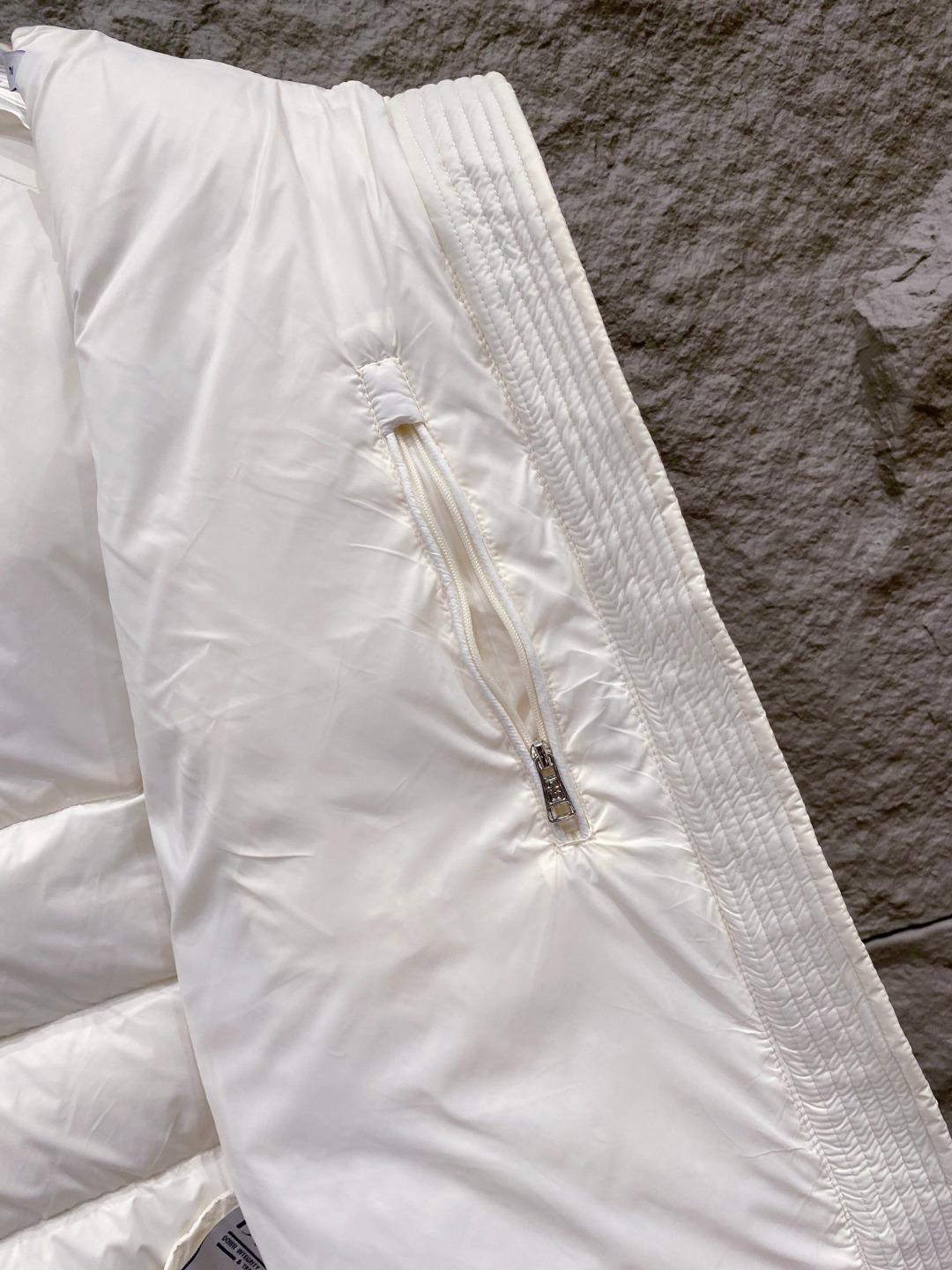 Moncler 蒙口 2025年秋冬新款羽绒服，针织连帽拼接羽绒服采用新国标95白鸭绒，秋冬新品内搭神器