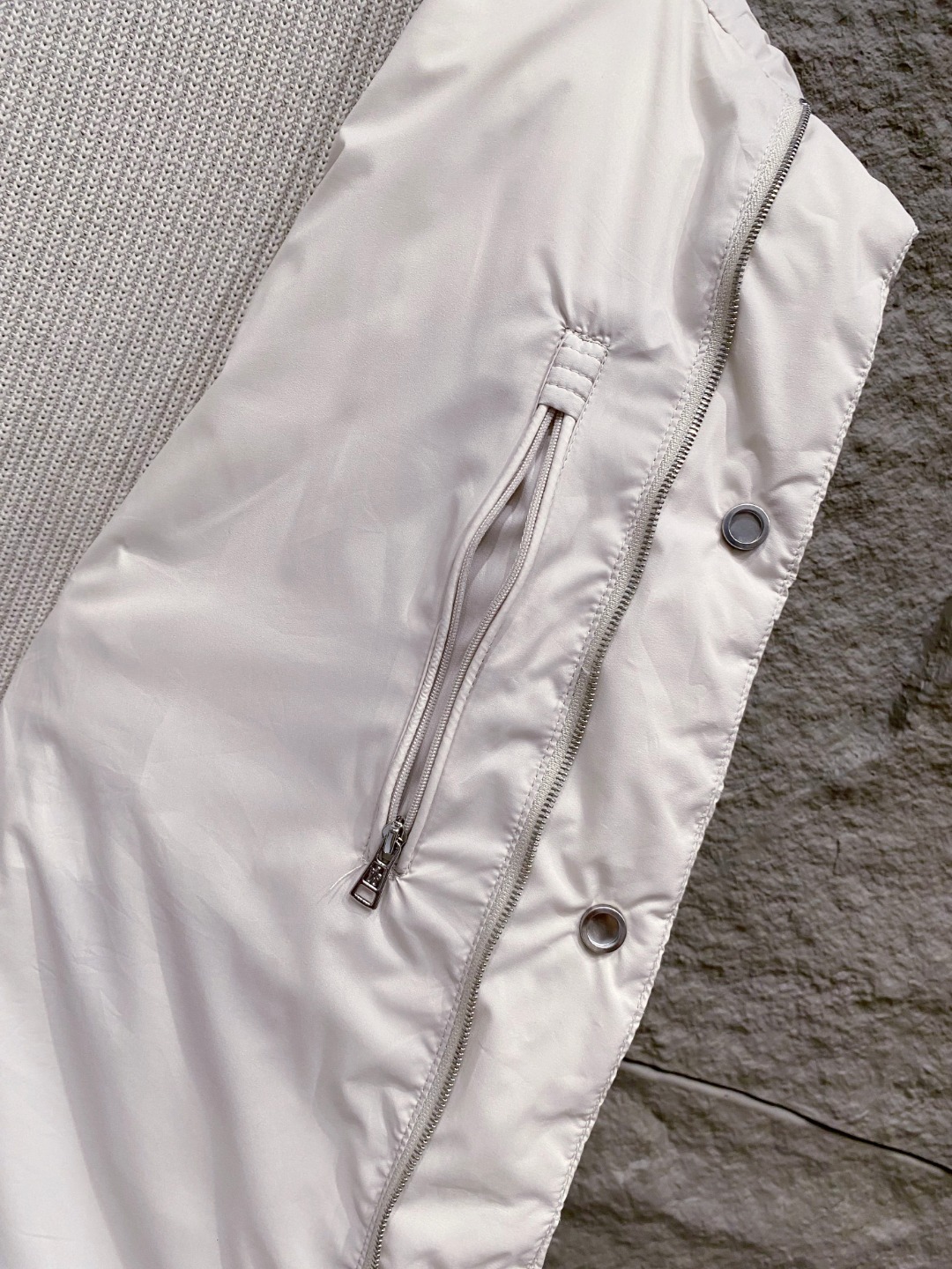 Moncler 蒙口 2025年秋冬新款羽绒服，针织拼接羽绒服采用新国标95白鸭绒，秋冬新品内搭神器！在