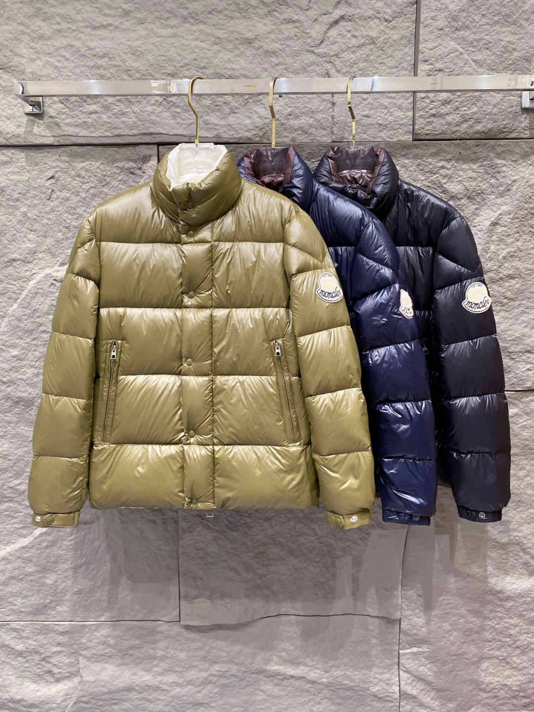 【鹅绒】Moncler 蒙口高端品鉴臻品！欧标90保暖白鹅绒填充男士羽绒服外套整体的造型设计依然传承了M