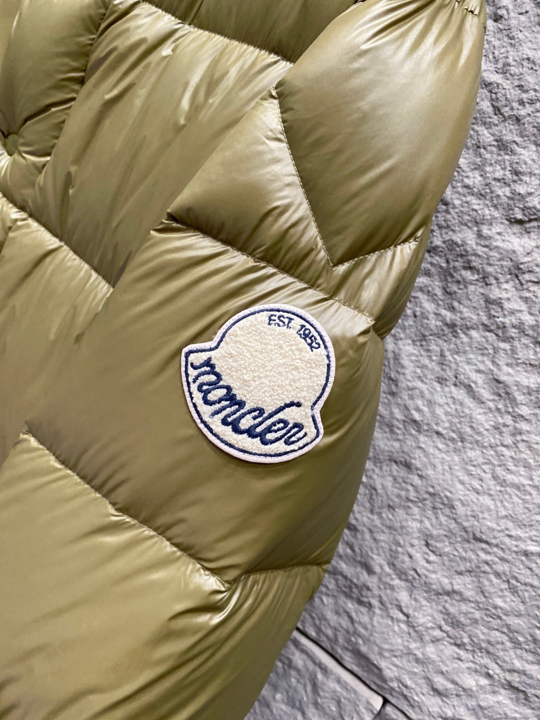 【鹅绒】Moncler 蒙口高端品鉴臻品！欧标90保暖白鹅绒填充男士羽绒服外套整体的造型设计依然传承了M