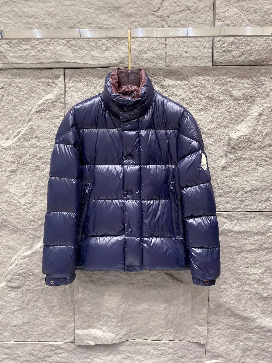 【鹅绒】Moncler 蒙口高端品鉴臻品！欧标90保暖白鹅绒填充男士羽绒服外套整体的造型设计依然传承了M