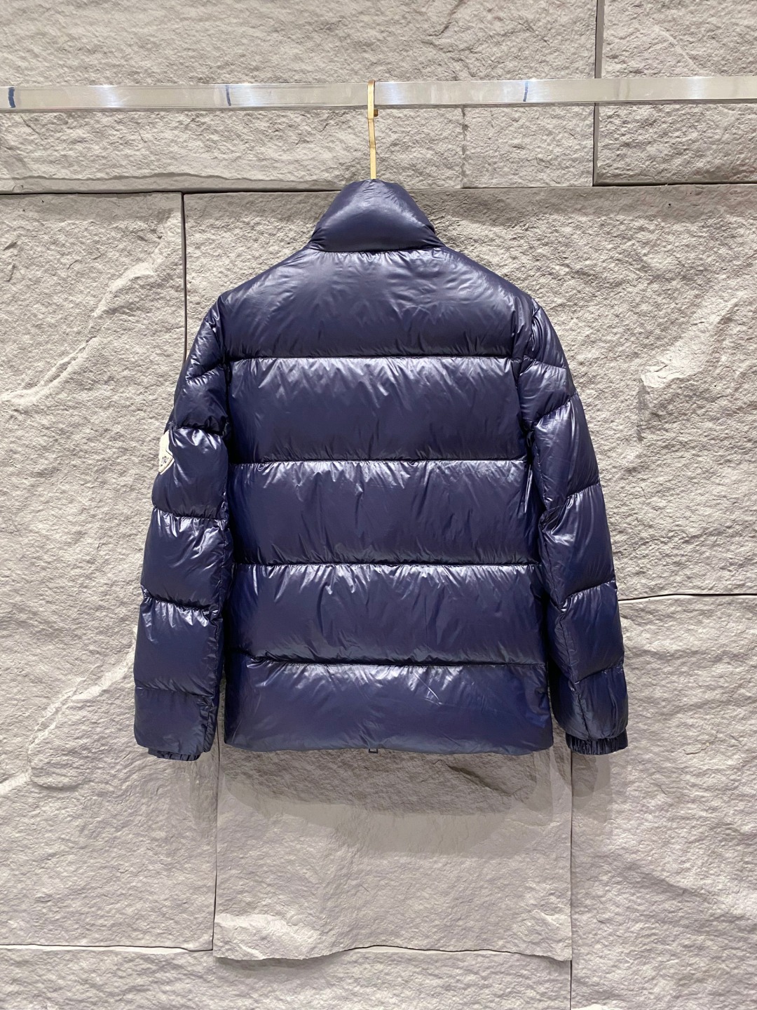 【鹅绒】Moncler 蒙口高端品鉴臻品！欧标90保暖白鹅绒填充男士羽绒服外套整体的造型设计依然传承了M