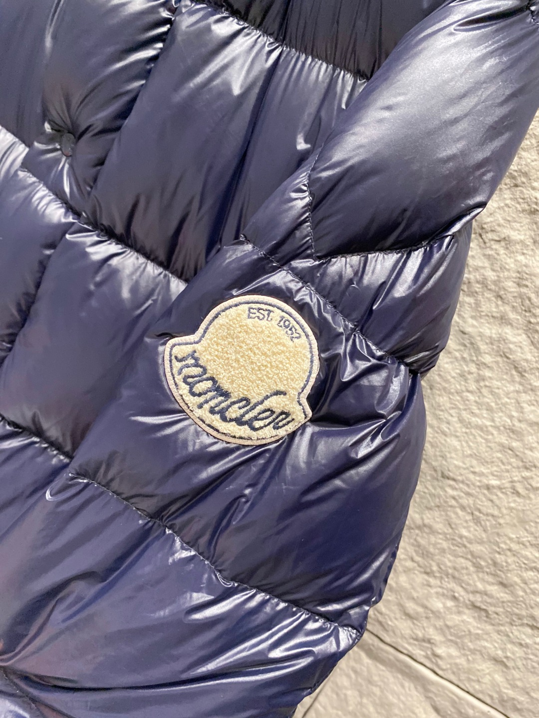 【鹅绒】Moncler 蒙口高端品鉴臻品！欧标90保暖白鹅绒填充男士羽绒服外套整体的造型设计依然传承了M