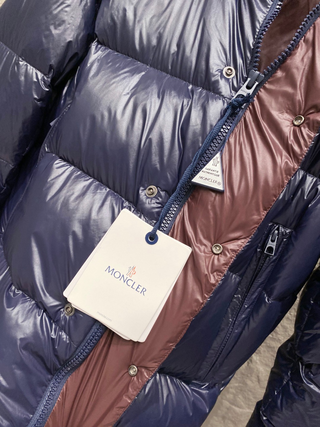 【鹅绒】Moncler 蒙口高端品鉴臻品！欧标90保暖白鹅绒填充男士羽绒服外套整体的造型设计依然传承了M