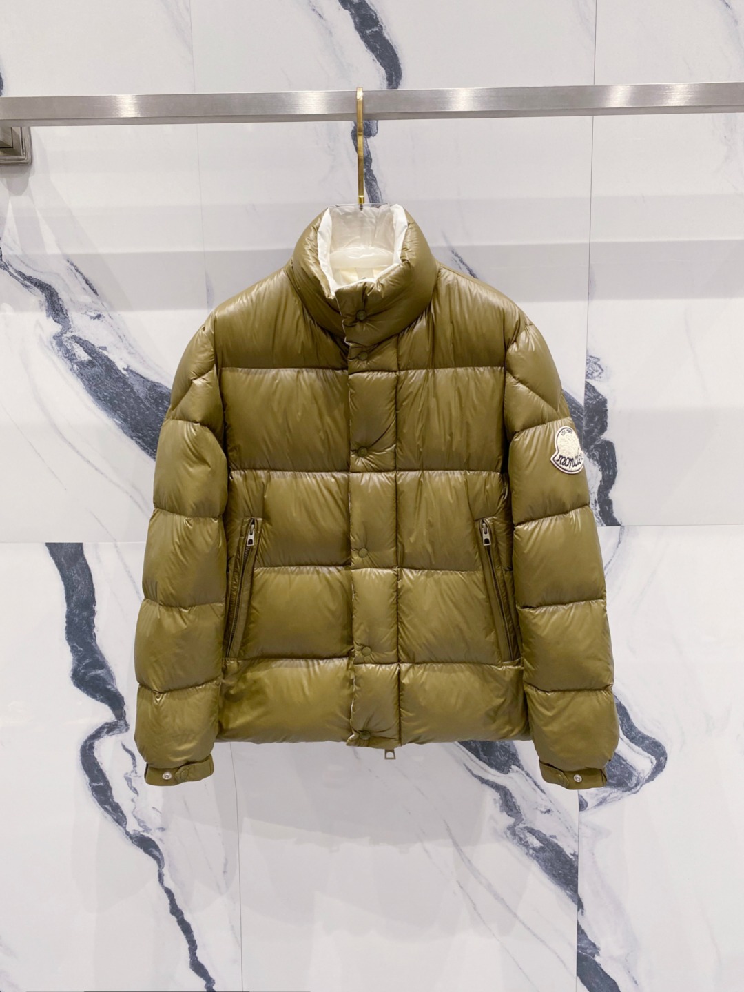 【鹅绒】Moncler 蒙口高端品鉴臻品！欧标90保暖白鹅绒填充男士羽绒服外套整体的造型设计依然传承了M