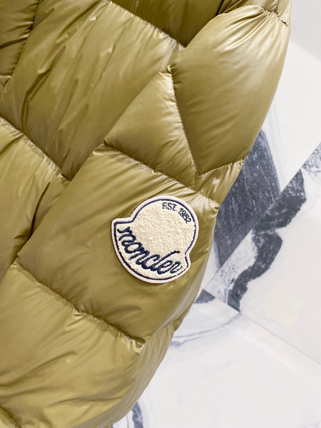 【鹅绒】Moncler 蒙口高端品鉴臻品！欧标90保暖白鹅绒填充男士羽绒服外套整体的造型设计依然传承了M