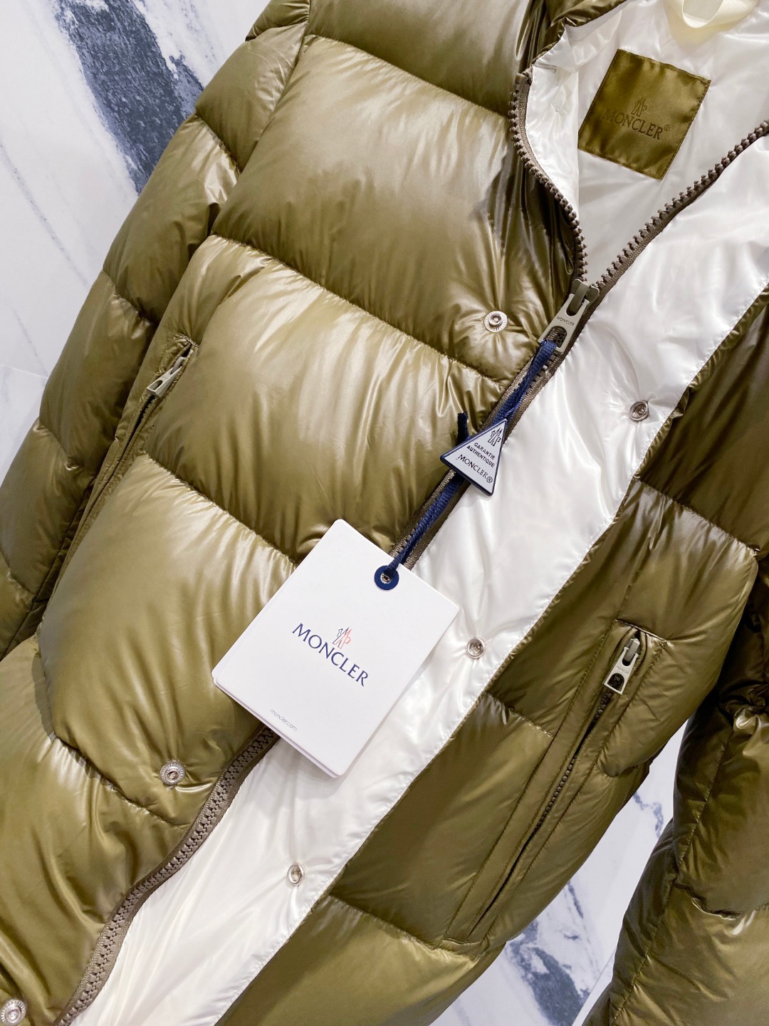 【鹅绒】Moncler 蒙口高端品鉴臻品！欧标90保暖白鹅绒填充男士羽绒服外套整体的造型设计依然传承了M