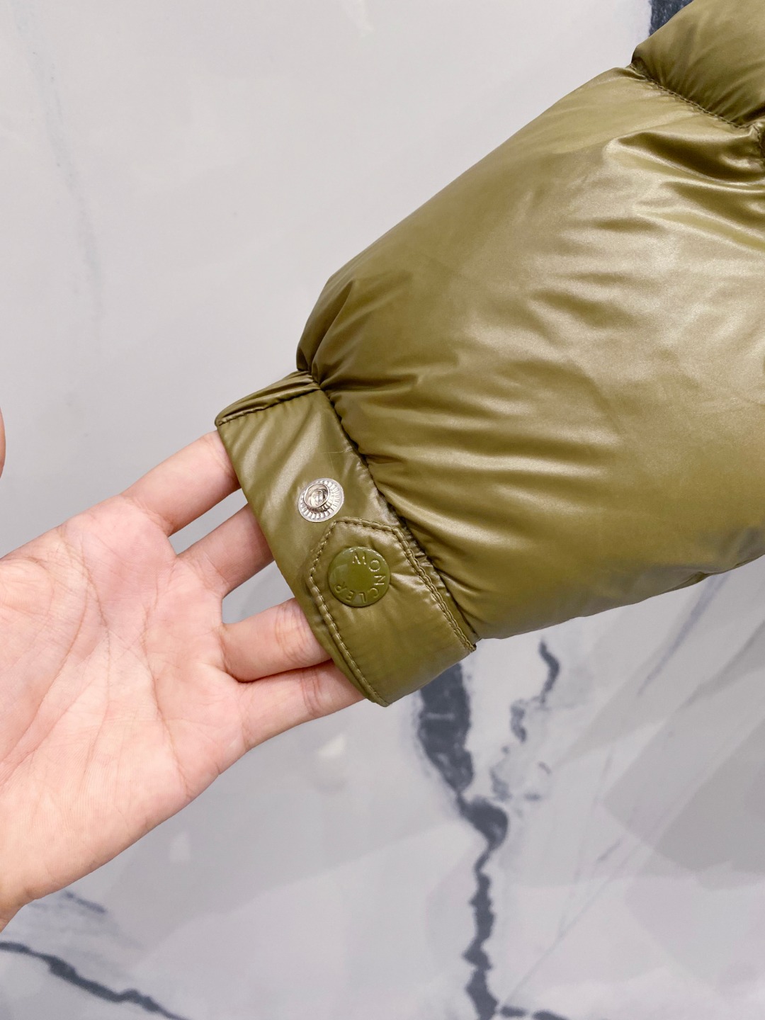 【鹅绒】Moncler 蒙口高端品鉴臻品！欧标90保暖白鹅绒填充男士羽绒服外套整体的造型设计依然传承了M