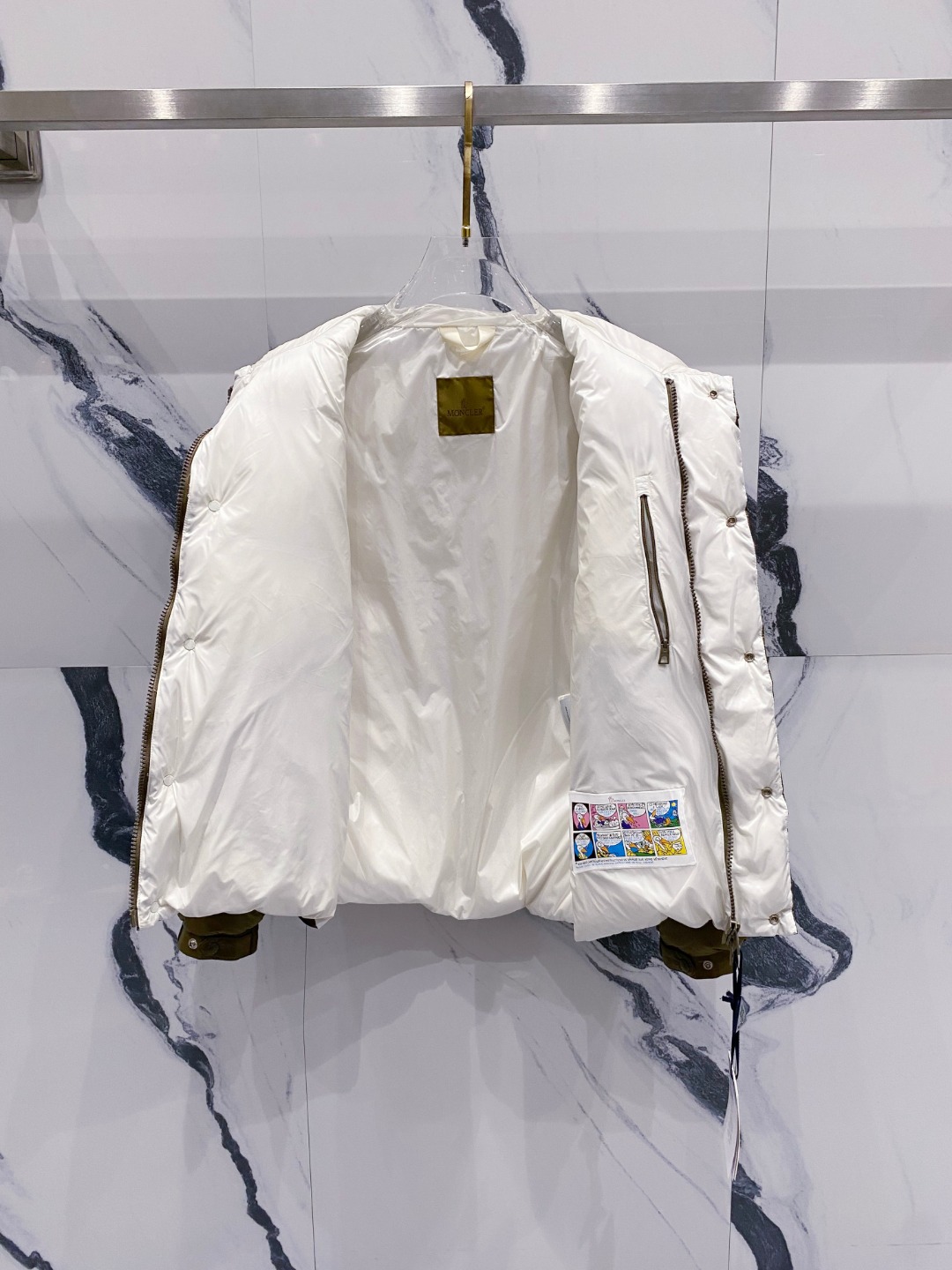 【鹅绒】Moncler 蒙口高端品鉴臻品！欧标90保暖白鹅绒填充男士羽绒服外套整体的造型设计依然传承了M