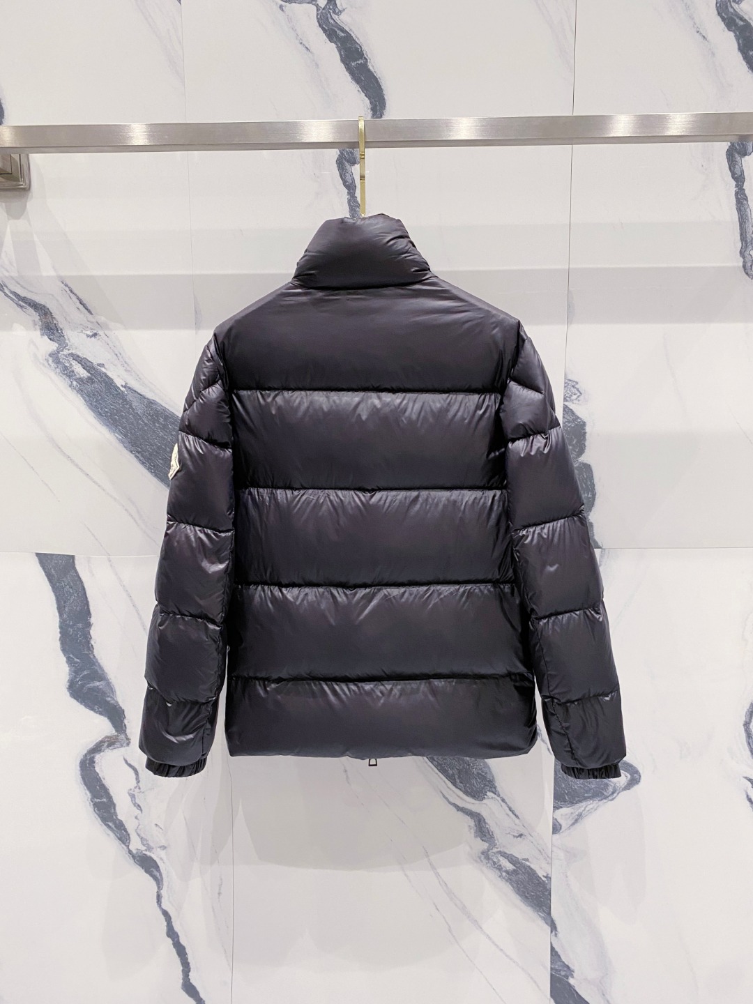 【鹅绒】Moncler 蒙口高端品鉴臻品！欧标90保暖白鹅绒填充男士羽绒服外套整体的造型设计依然传承了M