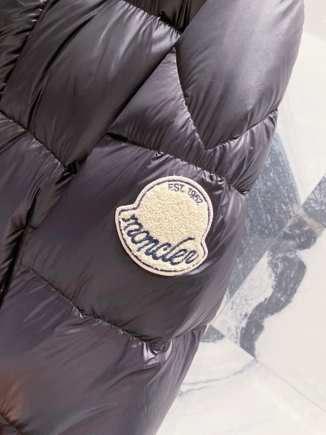 【鹅绒】Moncler 蒙口高端品鉴臻品！欧标90保暖白鹅绒填充男士羽绒服外套整体的造型设计依然传承了M