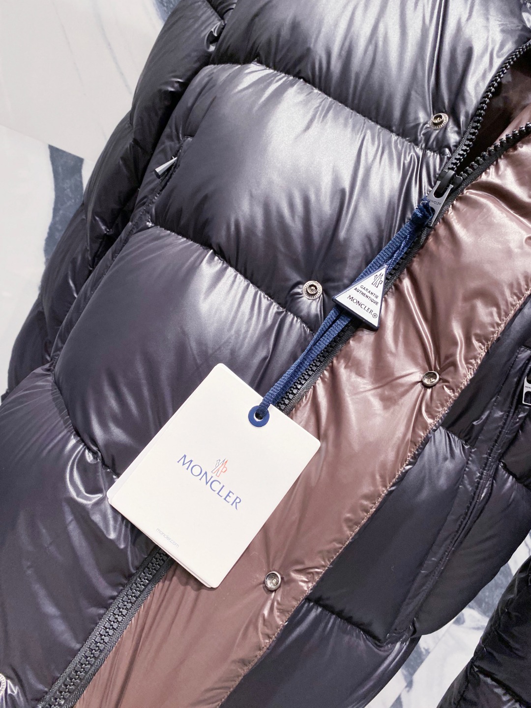 【鹅绒】Moncler 蒙口高端品鉴臻品！欧标90保暖白鹅绒填充男士羽绒服外套整体的造型设计依然传承了M