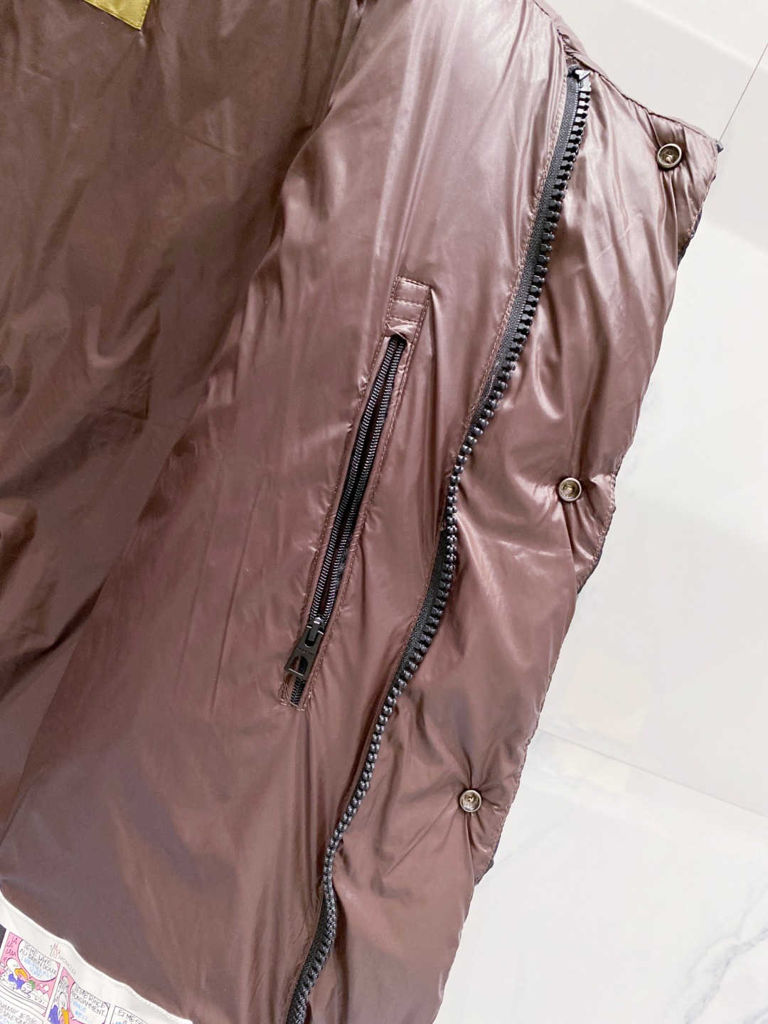 【鹅绒】Moncler 蒙口高端品鉴臻品！欧标90保暖白鹅绒填充男士羽绒服外套整体的造型设计依然传承了M