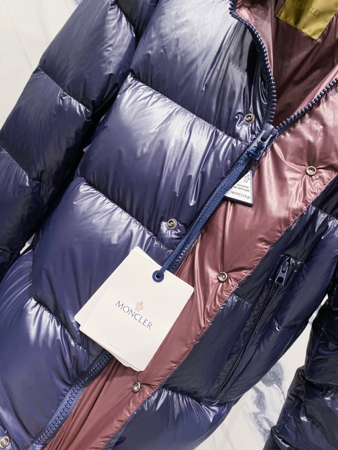 【鹅绒】Moncler 蒙口高端品鉴臻品！欧标90保暖白鹅绒填充男士羽绒服外套整体的造型设计依然传承了M