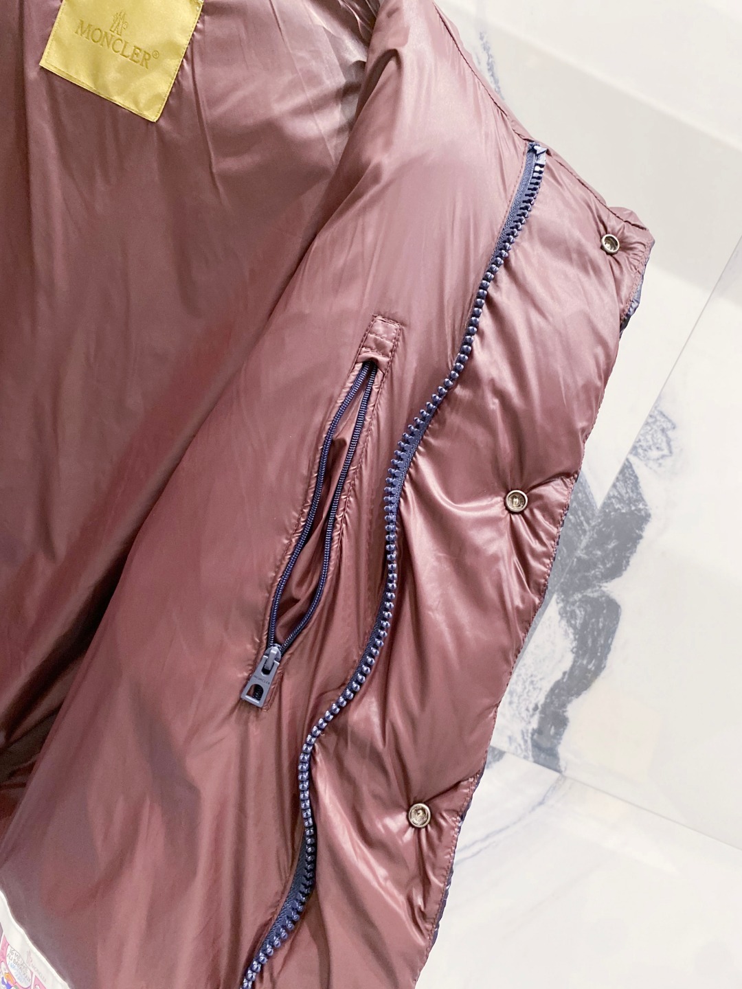 【鹅绒】Moncler 蒙口高端品鉴臻品！欧标90保暖白鹅绒填充男士羽绒服外套整体的造型设计依然传承了M