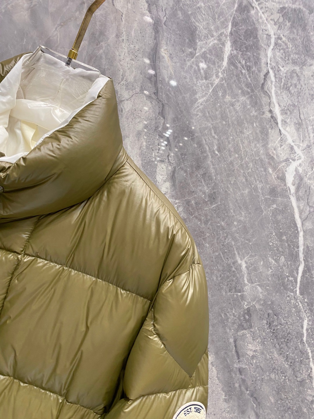 【鹅绒】Moncler 蒙口高端品鉴臻品！欧标90保暖白鹅绒填充男士羽绒服外套整体的造型设计依然传承了M