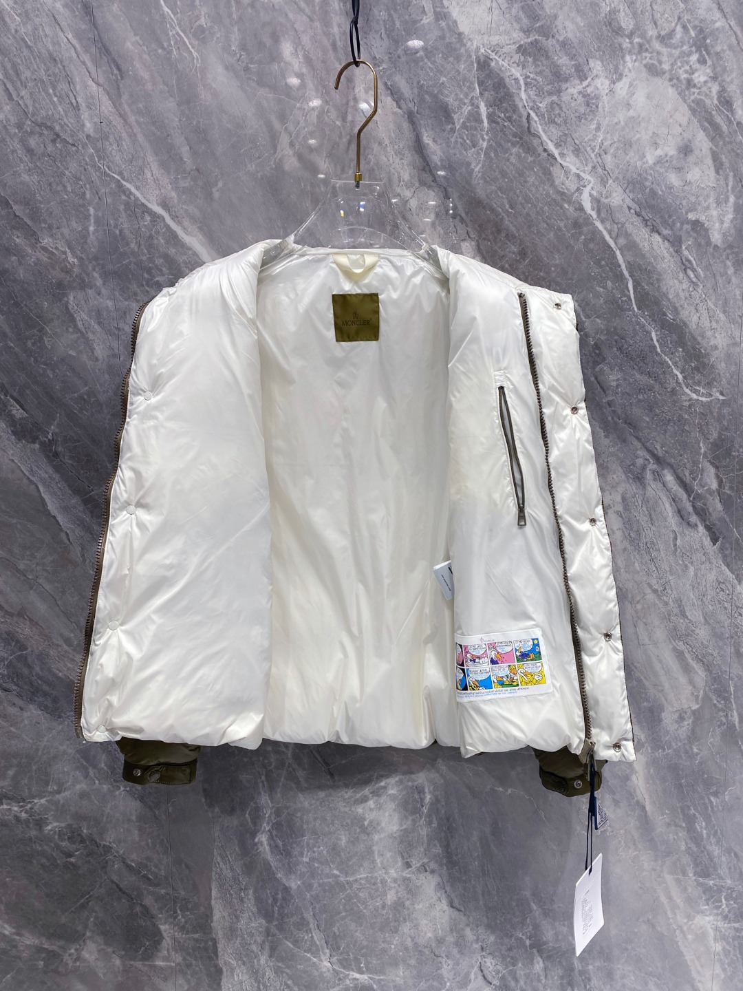 【鹅绒】Moncler 蒙口高端品鉴臻品！欧标90保暖白鹅绒填充男士羽绒服外套整体的造型设计依然传承了M