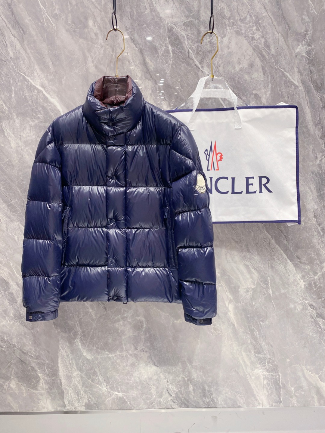 【鹅绒】Moncler 蒙口高端品鉴臻品！欧标90保暖白鹅绒填充男士羽绒服外套整体的造型设计依然传承了M