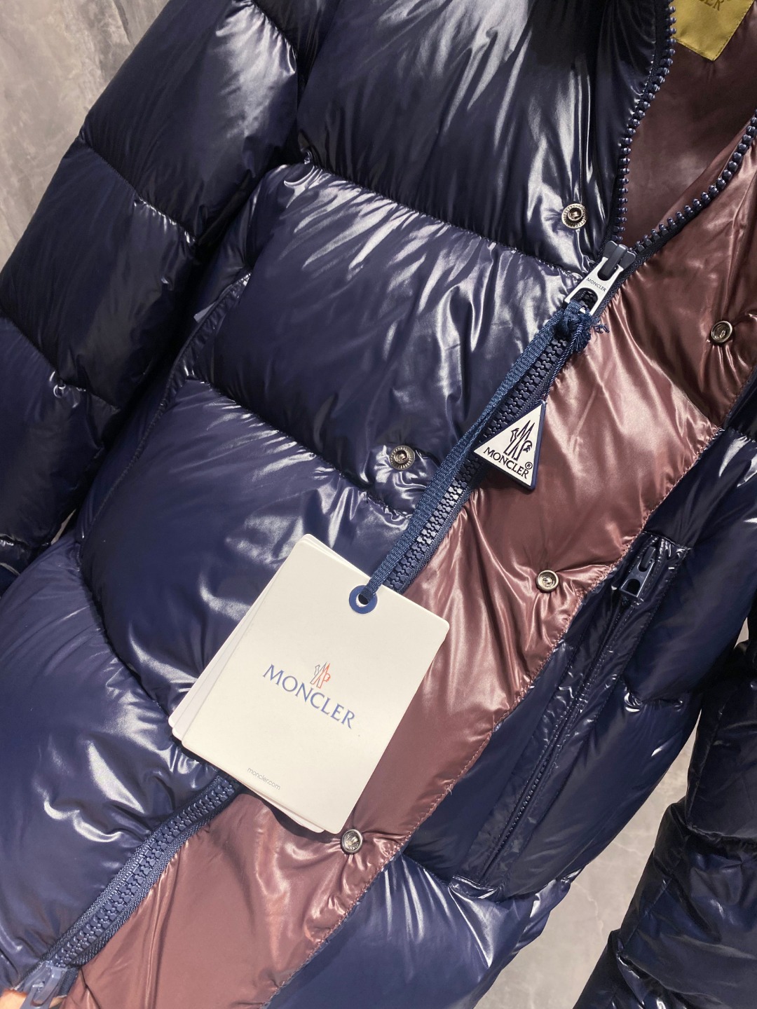 【鹅绒】Moncler 蒙口高端品鉴臻品！欧标90保暖白鹅绒填充男士羽绒服外套整体的造型设计依然传承了M