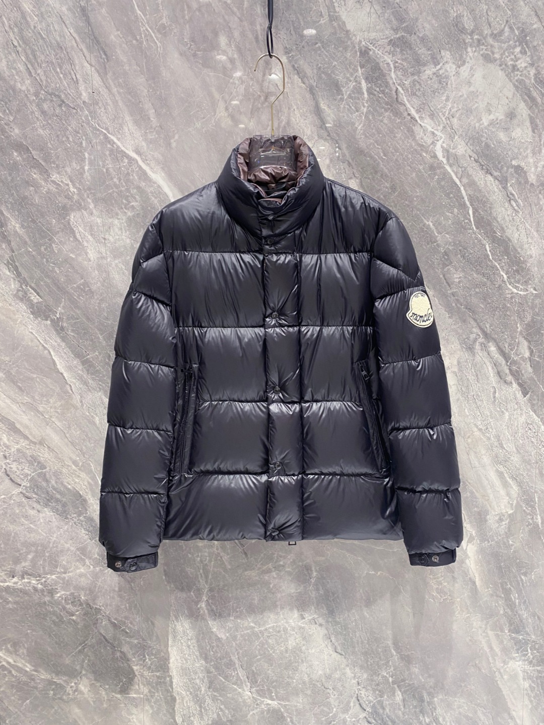 【鹅绒】Moncler 蒙口高端品鉴臻品！欧标90保暖白鹅绒填充男士羽绒服外套整体的造型设计依然传承了M