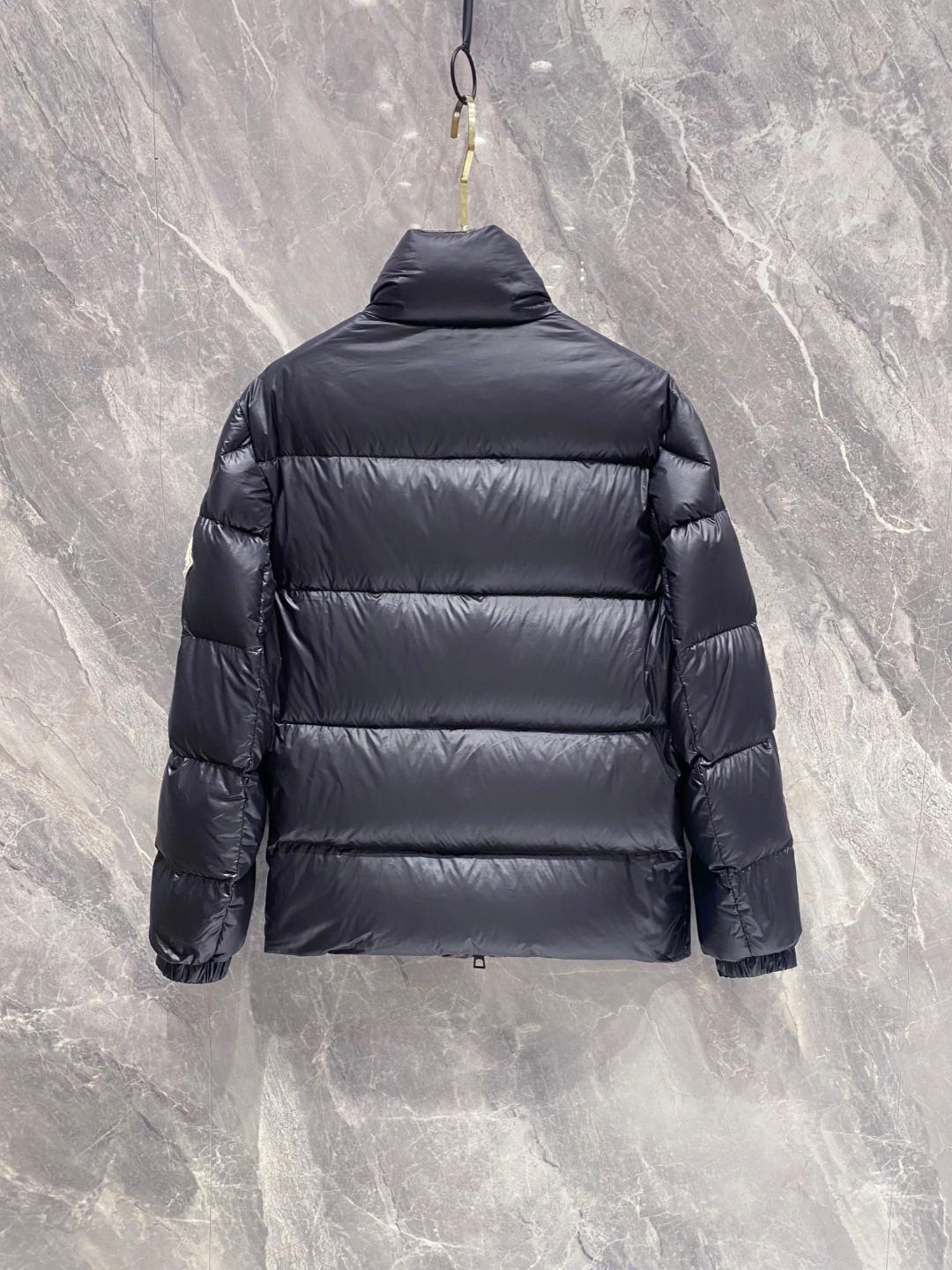 【鹅绒】Moncler 蒙口高端品鉴臻品！欧标90保暖白鹅绒填充男士羽绒服外套整体的造型设计依然传承了M