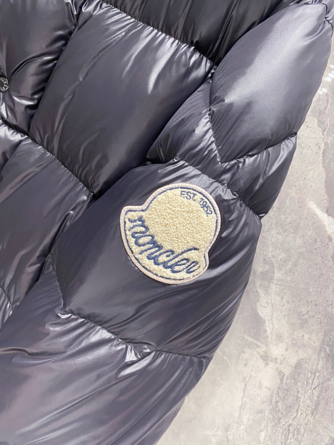 【鹅绒】Moncler 蒙口高端品鉴臻品！欧标90保暖白鹅绒填充男士羽绒服外套整体的造型设计依然传承了M