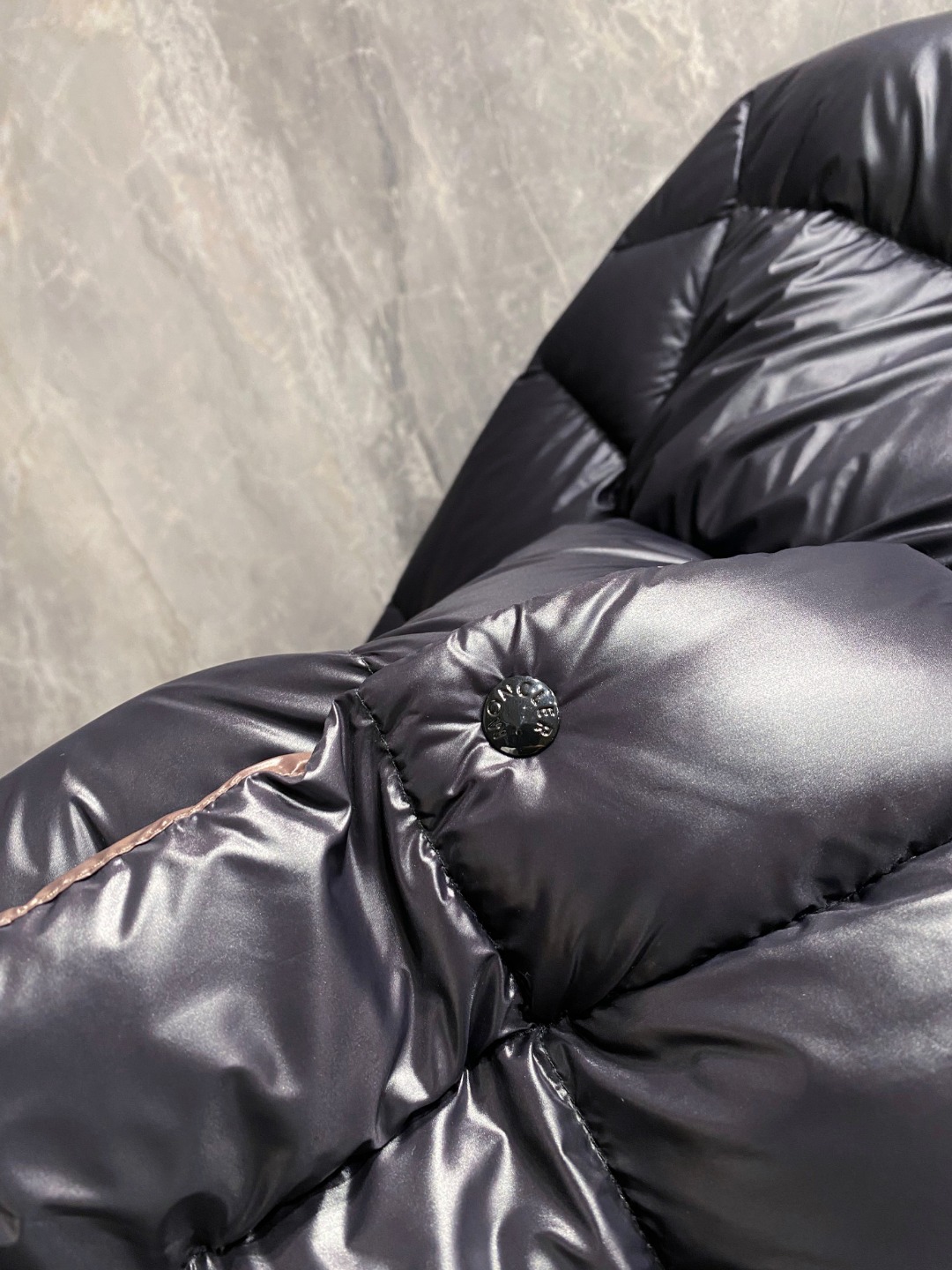 【鹅绒】Moncler 蒙口高端品鉴臻品！欧标90保暖白鹅绒填充男士羽绒服外套整体的造型设计依然传承了M