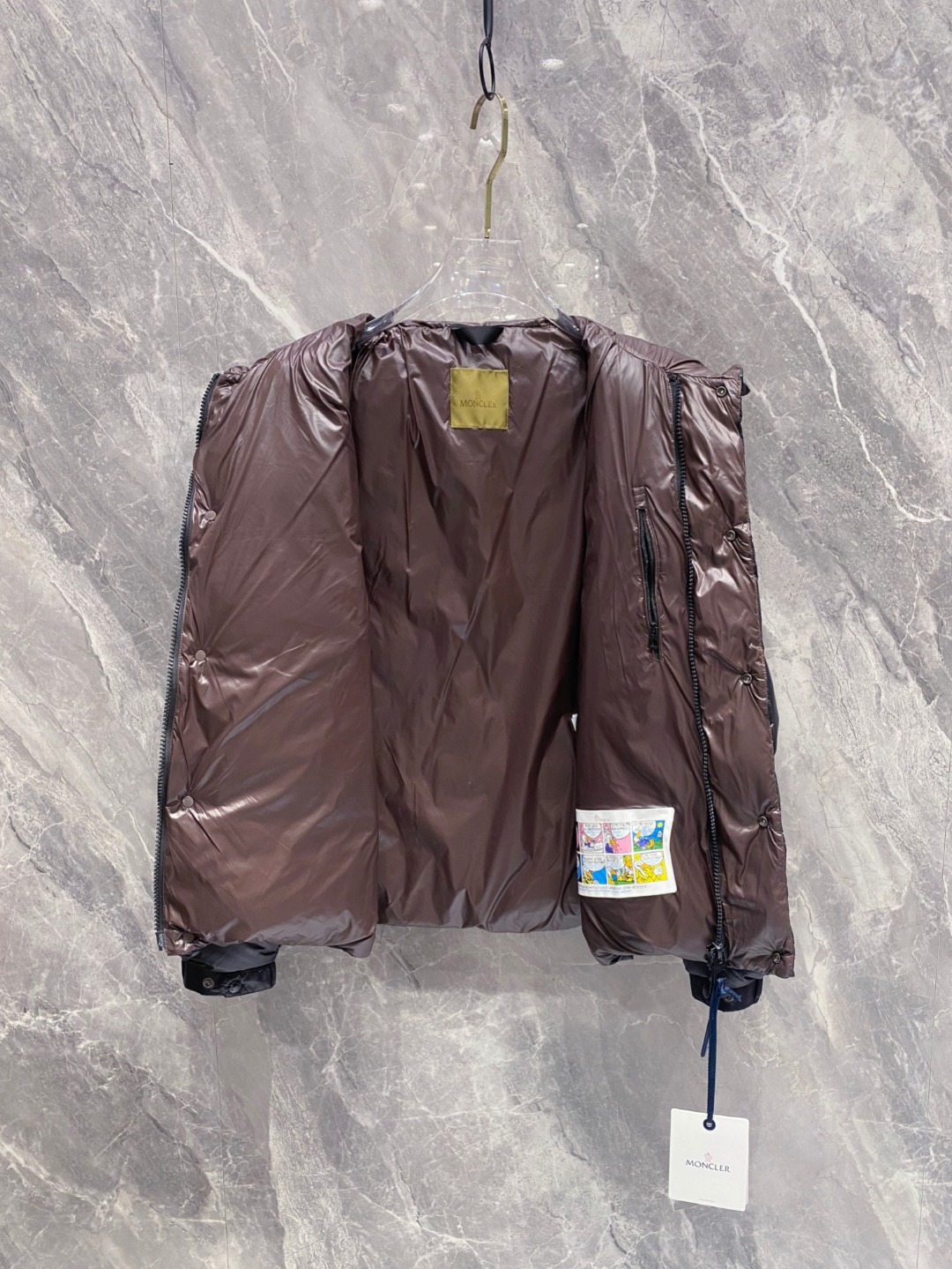 【鹅绒】Moncler 蒙口高端品鉴臻品！欧标90保暖白鹅绒填充男士羽绒服外套整体的造型设计依然传承了M