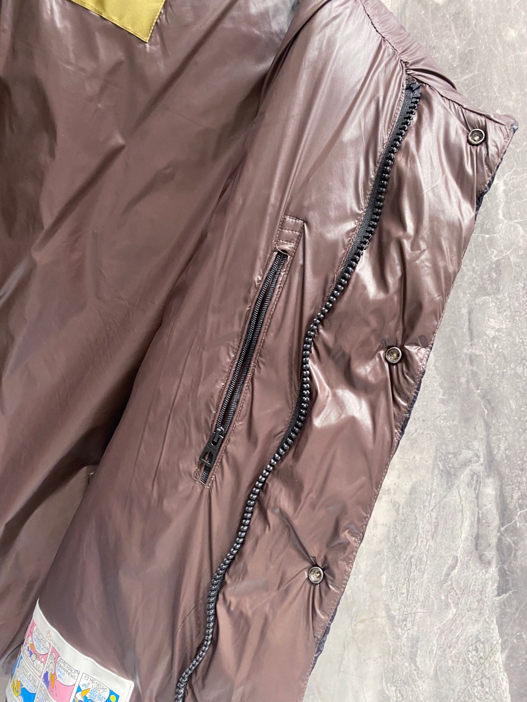 【鹅绒】Moncler 蒙口高端品鉴臻品！欧标90保暖白鹅绒填充男士羽绒服外套整体的造型设计依然传承了M