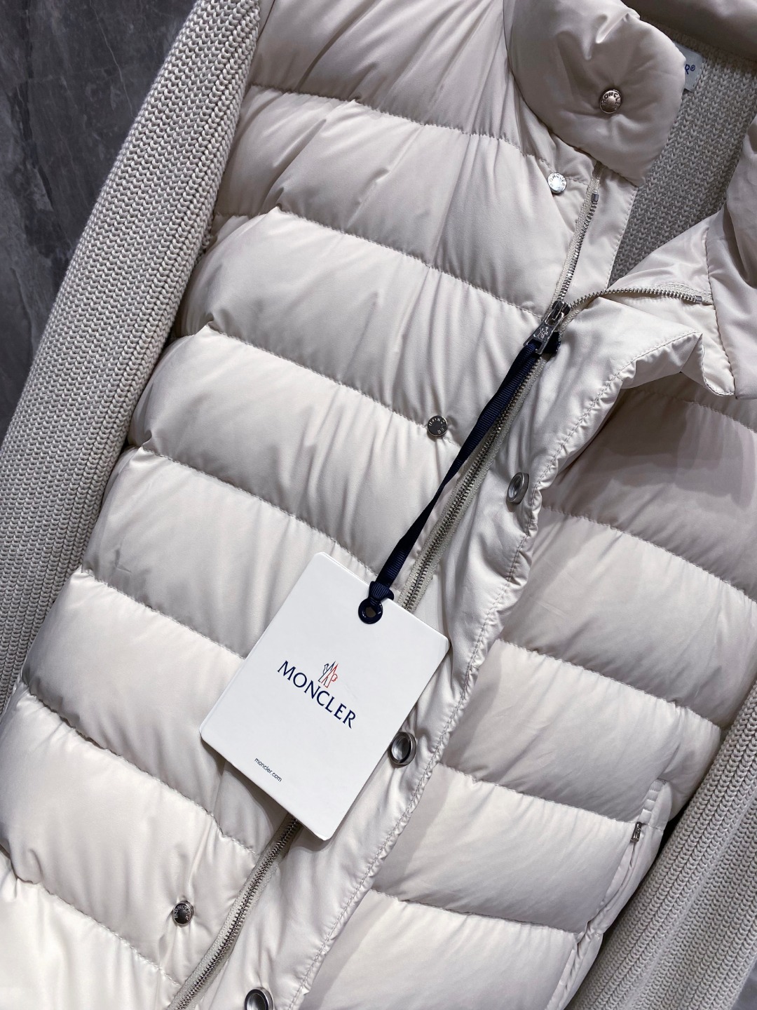 Moncler 蒙口 2025年秋冬新款羽绒服，针织拼接羽绒服采用新国标95白鸭绒，秋冬新品内搭神器！在