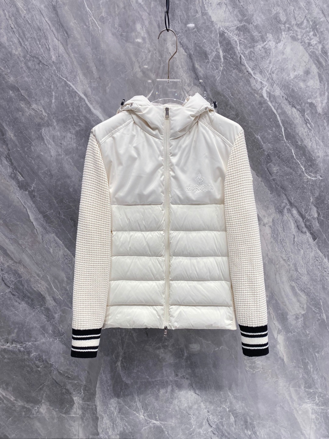 Moncler 蒙口 2025年秋冬新款羽绒服，针织连帽拼接羽绒服采用新国标95白鸭绒，秋冬新品内搭神器