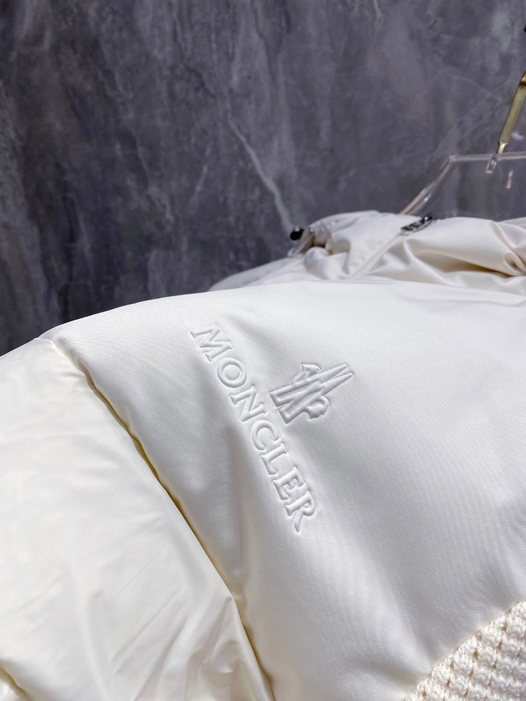 Moncler 蒙口 2025年秋冬新款羽绒服，针织连帽拼接羽绒服采用新国标95白鸭绒，秋冬新品内搭神器