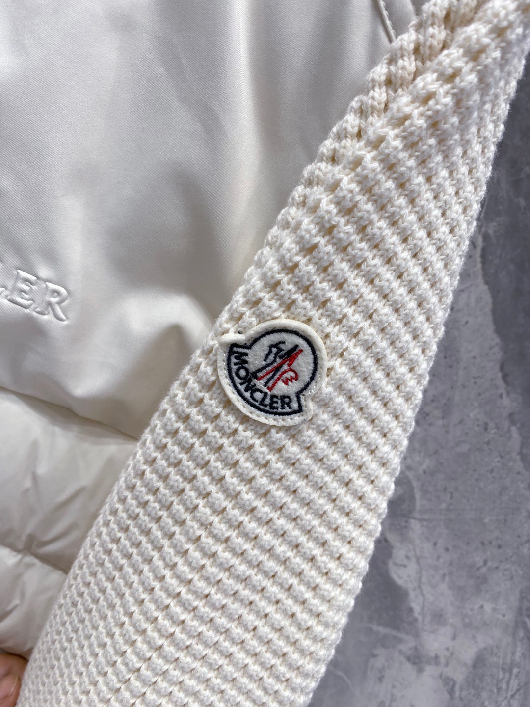 Moncler 蒙口 2025年秋冬新款羽绒服，针织连帽拼接羽绒服采用新国标95白鸭绒，秋冬新品内搭神器