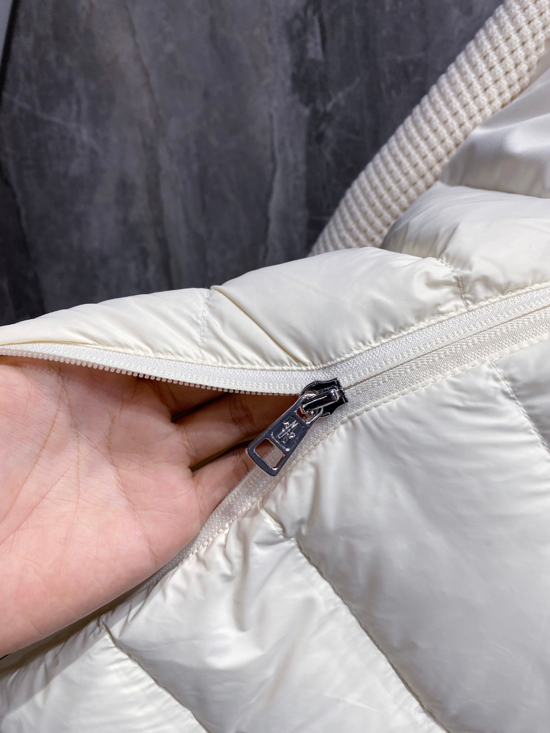 Moncler 蒙口 2025年秋冬新款羽绒服，针织连帽拼接羽绒服采用新国标95白鸭绒，秋冬新品内搭神器